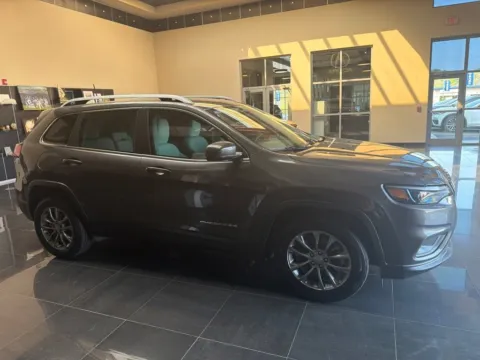 More photos of 2020 Jeep Cherokee Latitude Plus at Jay Wolfe Acura, MO