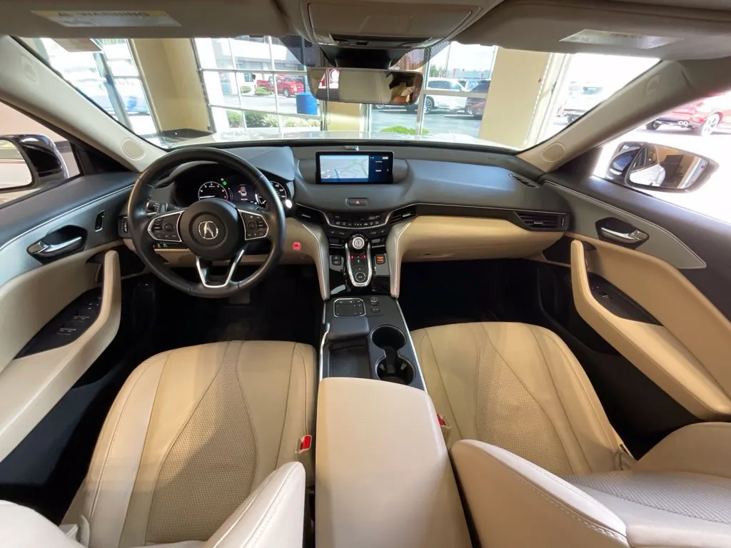 Acura TLX photo 9