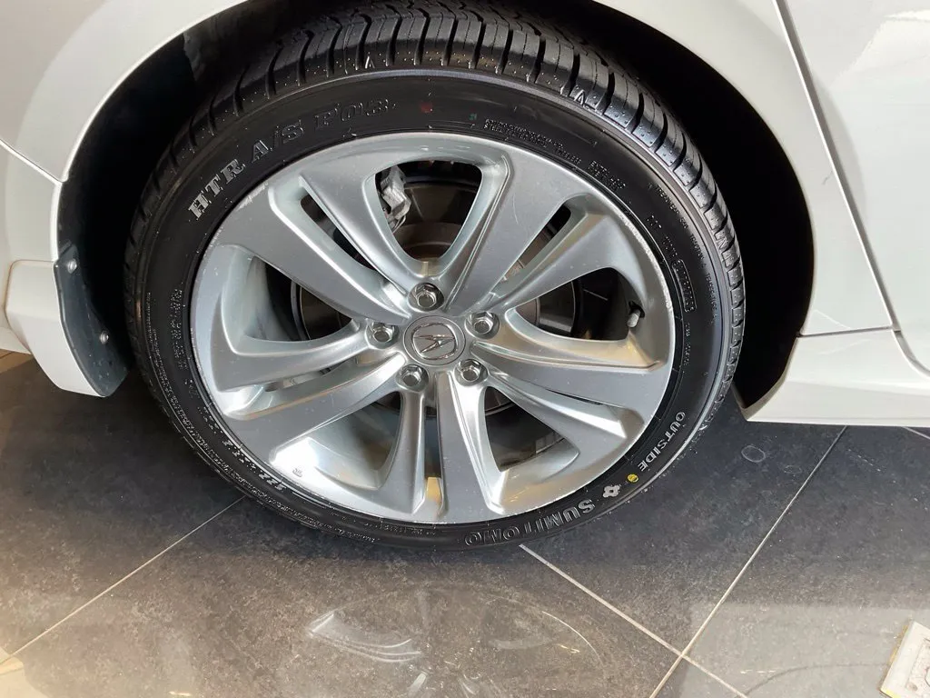 Acura TLX photo 8