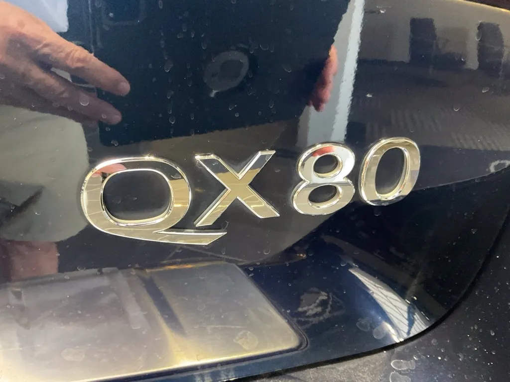 Infiniti QX80 photo 30