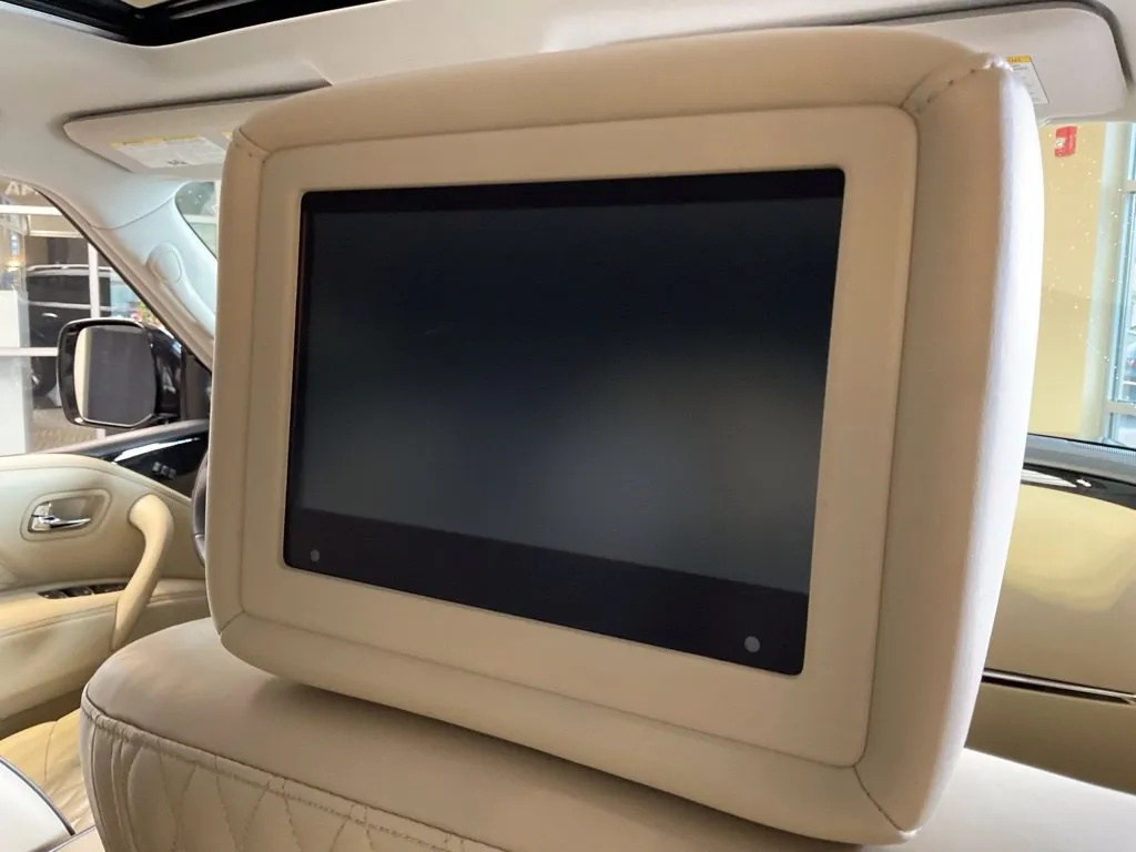 Infiniti QX80 photo 23