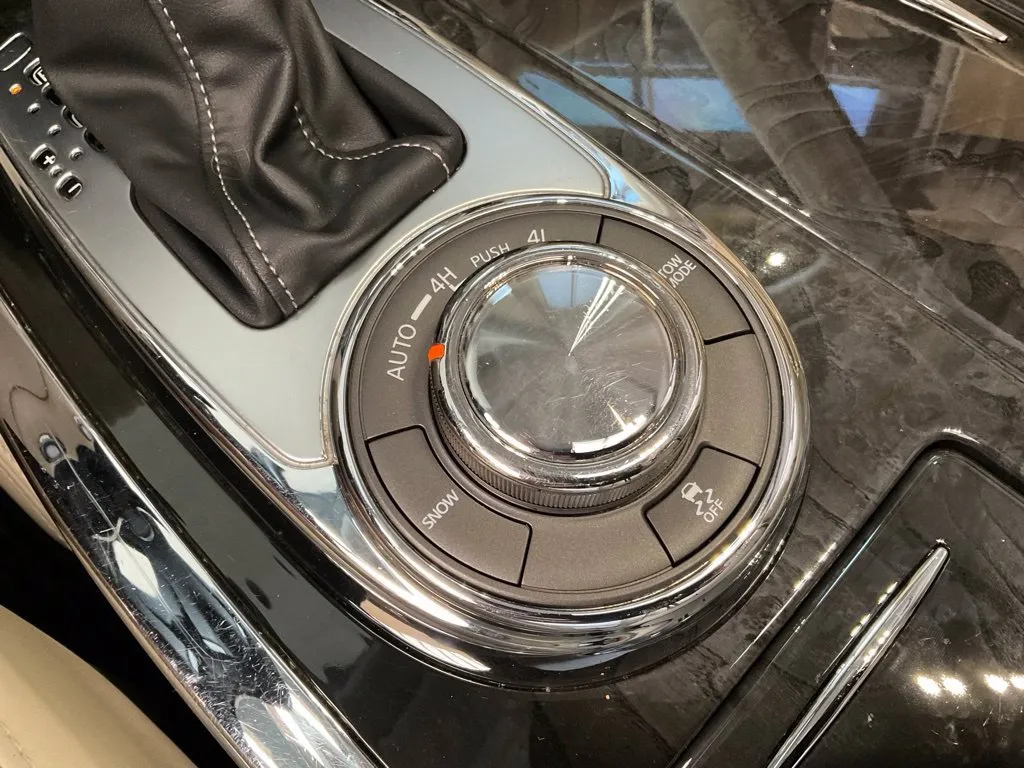 Infiniti QX80 photo 19
