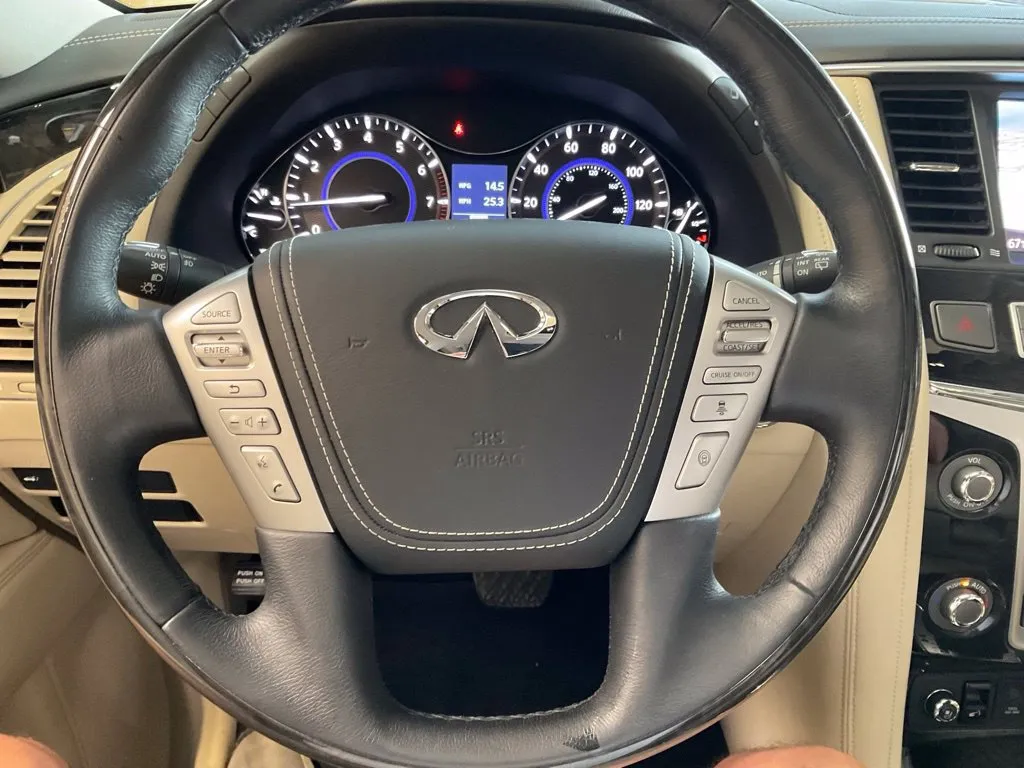 Infiniti QX80 photo 12