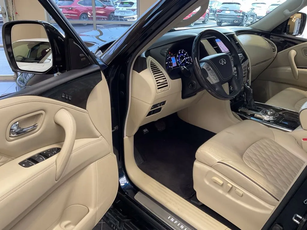 Infiniti QX80 photo 10