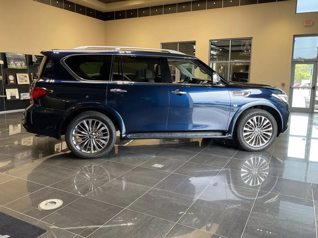 Infiniti QX80 photo 7