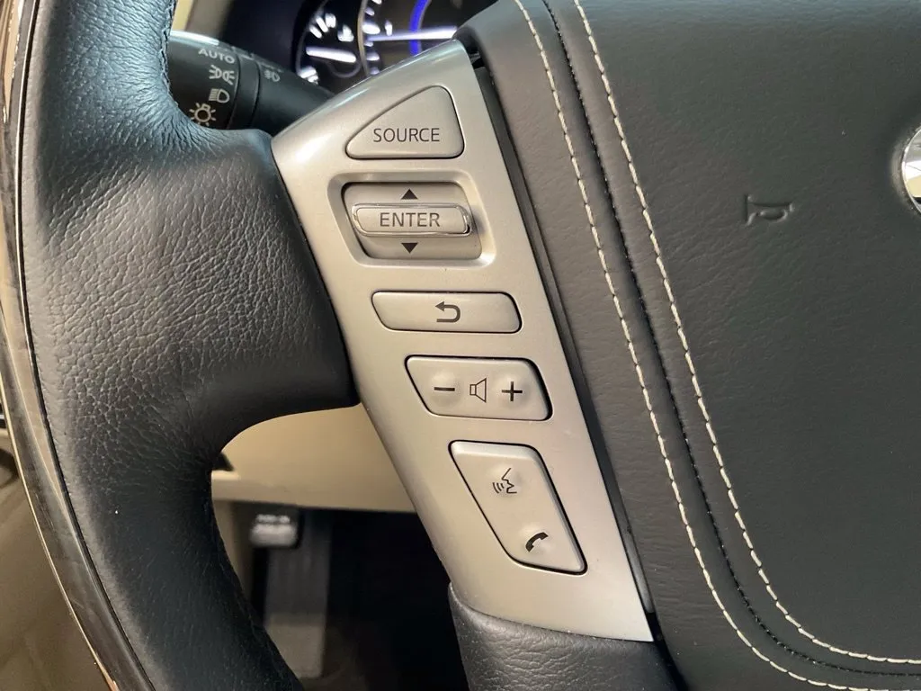 Infiniti QX80 photo 13