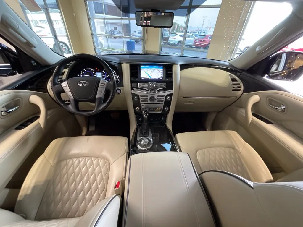 Infiniti QX80 photo 9