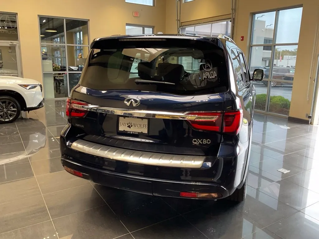 Infiniti QX80 photo 6