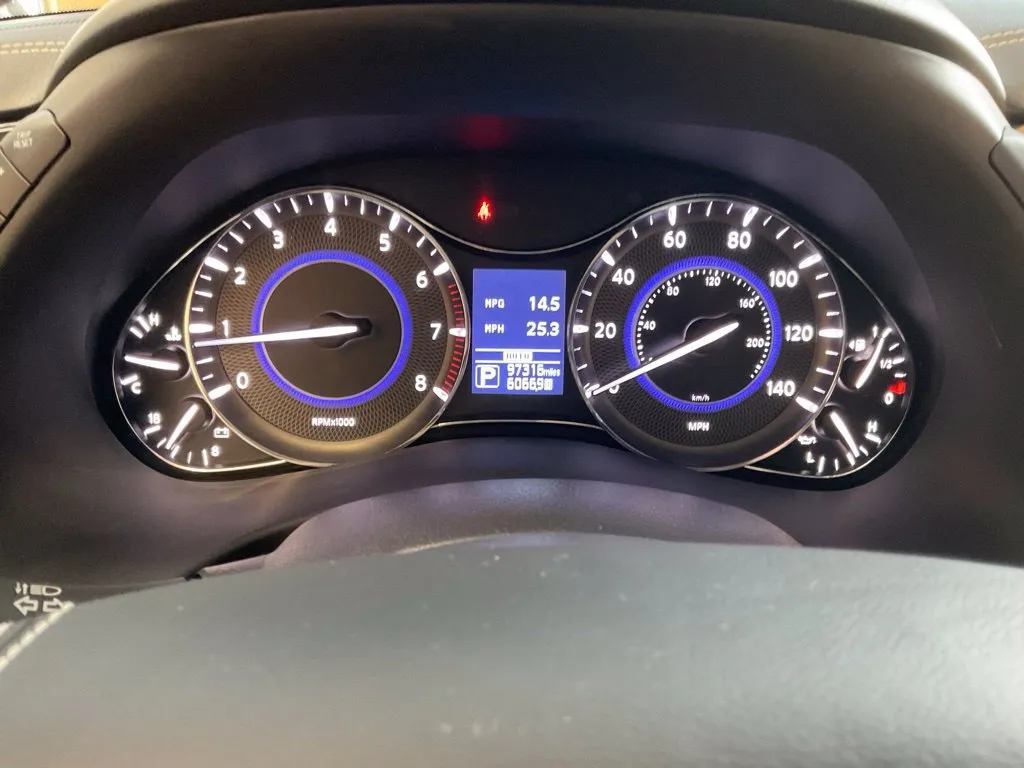 Infiniti QX80 photo 15