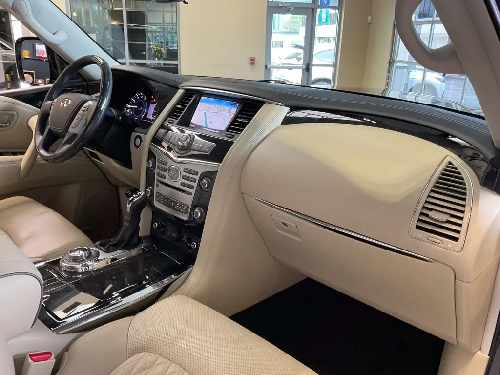 Infiniti QX80 photo 20