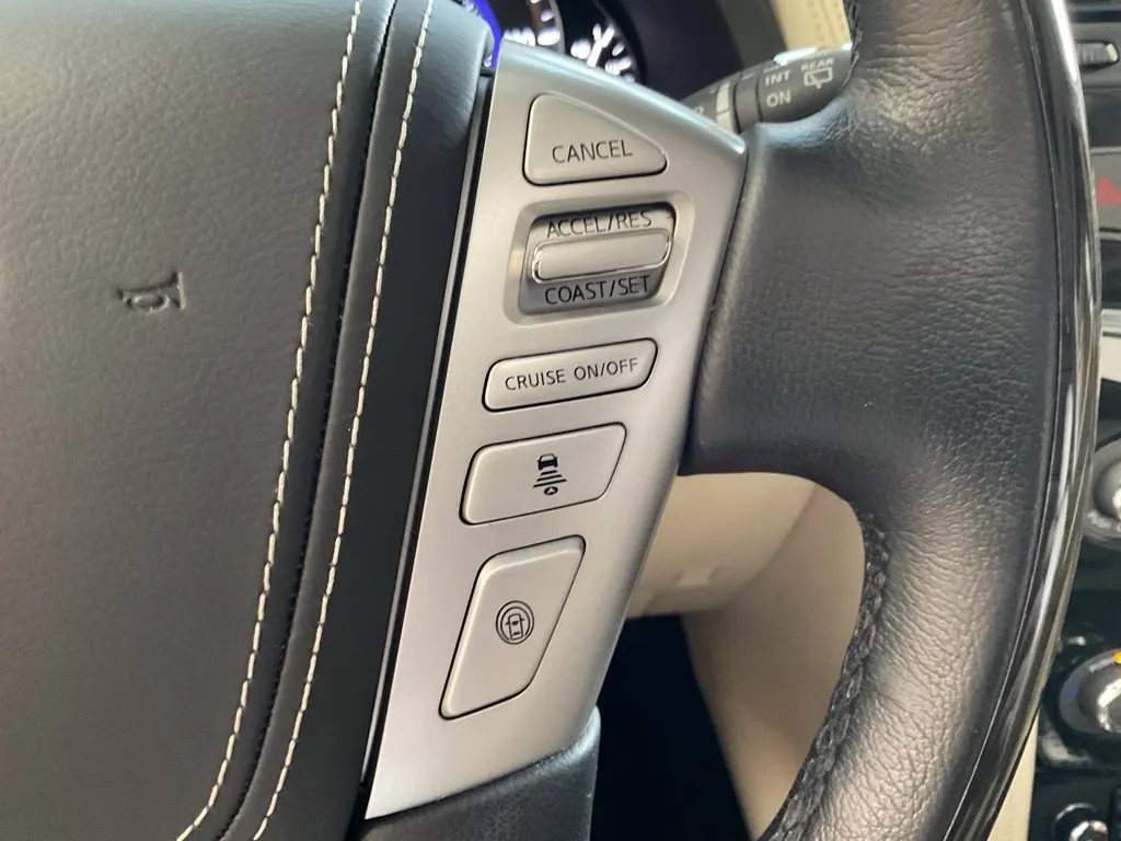 Infiniti QX80 photo 14