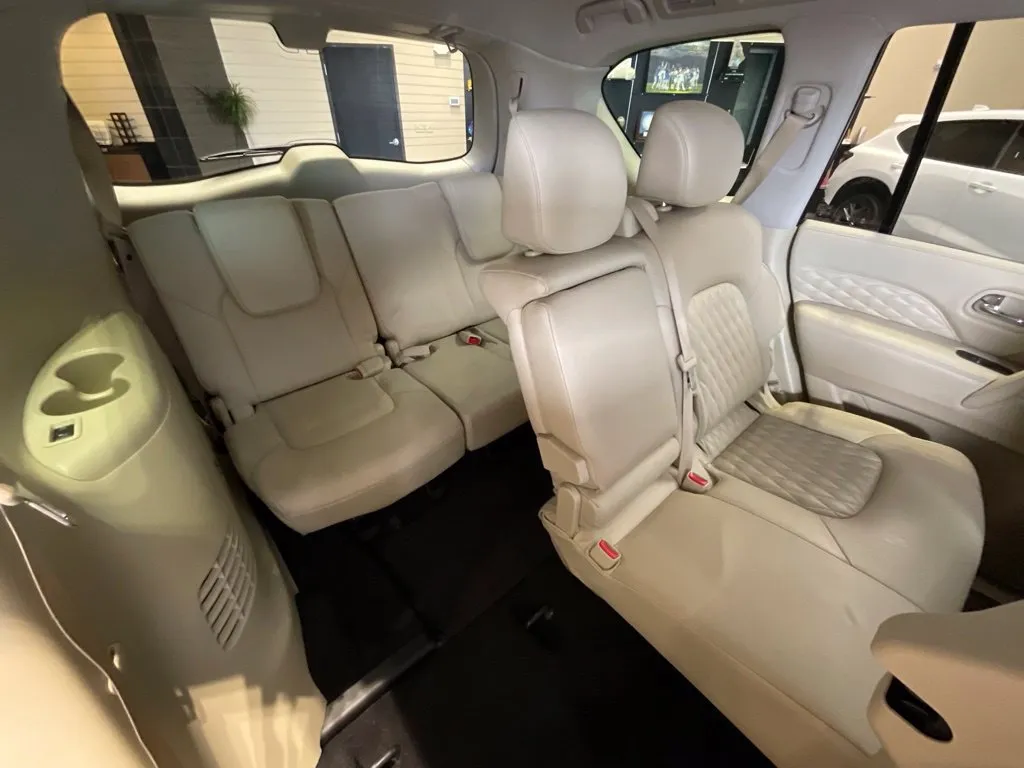 Infiniti QX80 photo 24