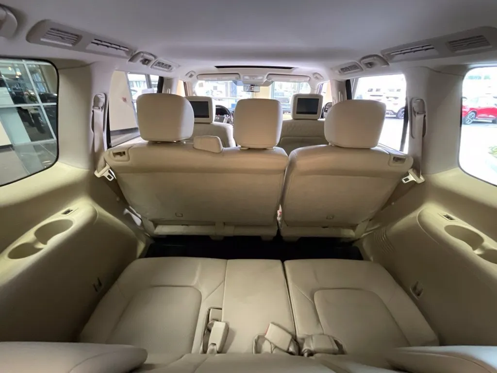 Infiniti QX80 photo 27