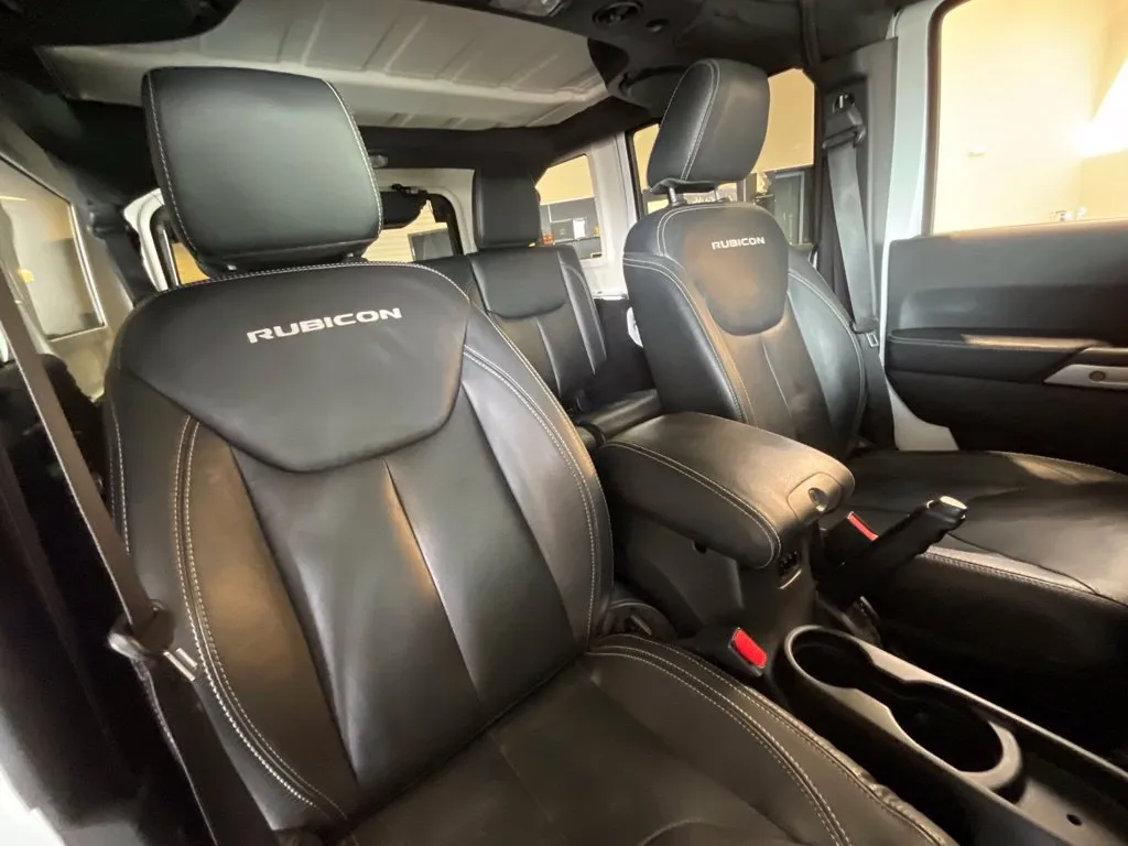 Jeep Wrangler photo 16