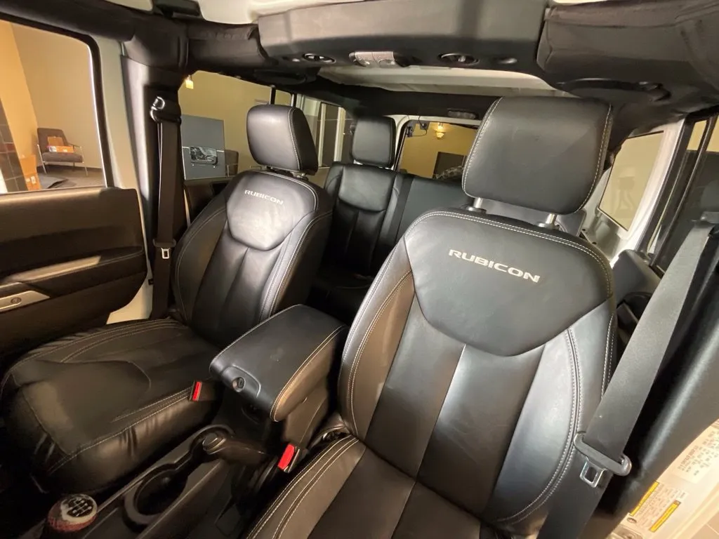 Jeep Wrangler photo 9