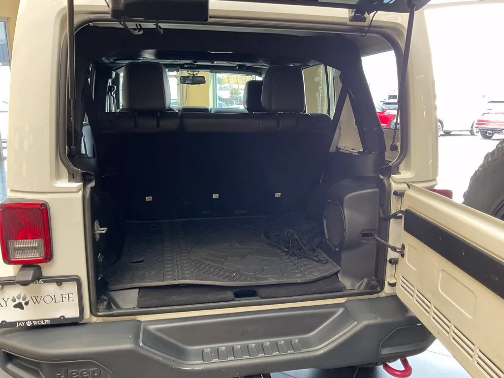 Jeep Wrangler photo 19