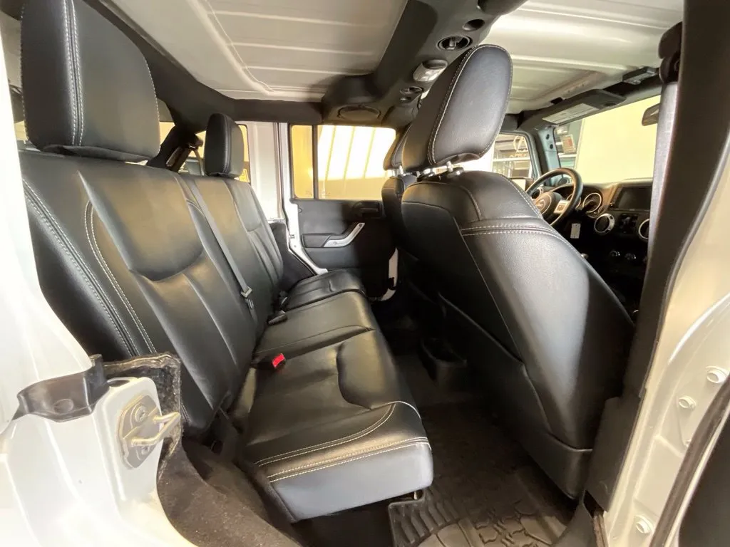 Jeep Wrangler photo 17