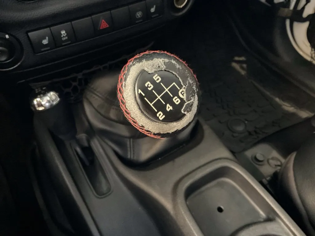 Jeep Wrangler photo 14