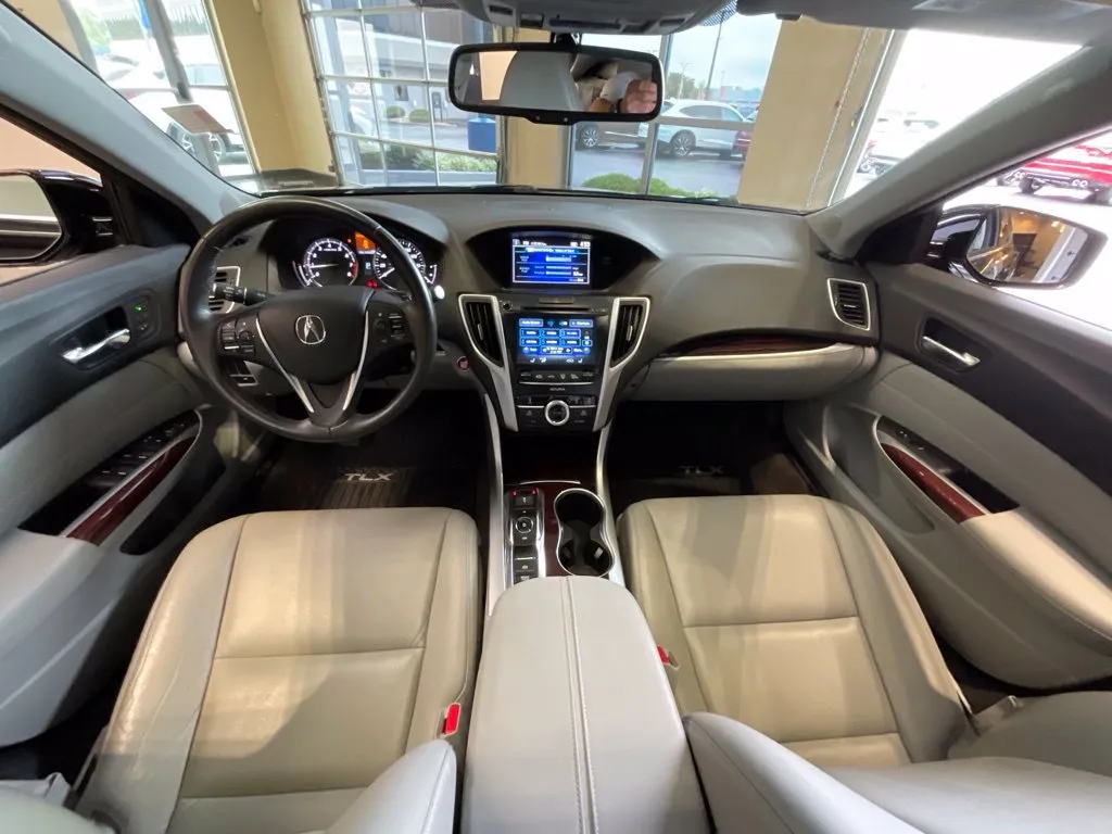 Acura TLX photo 9