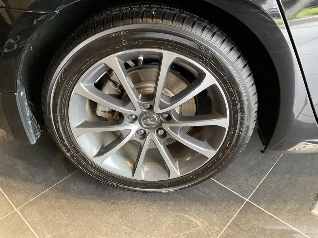 Acura TLX photo 8