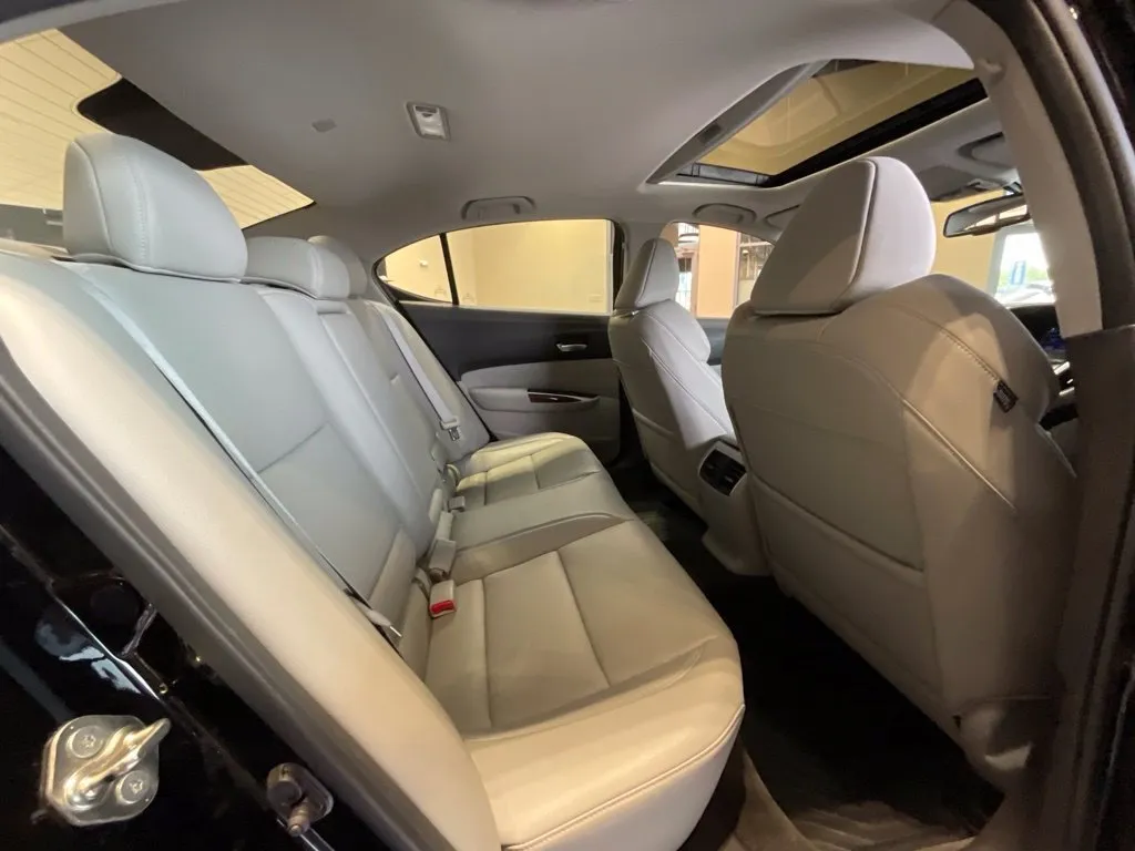 Acura TLX photo 21