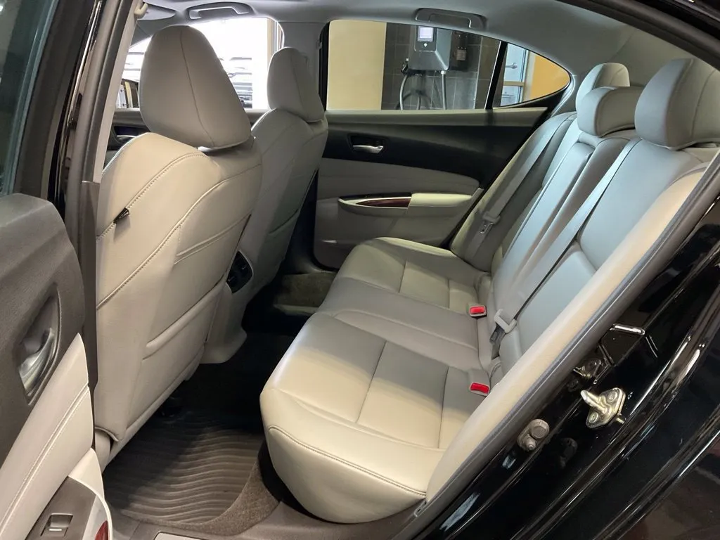 Acura TLX photo 22
