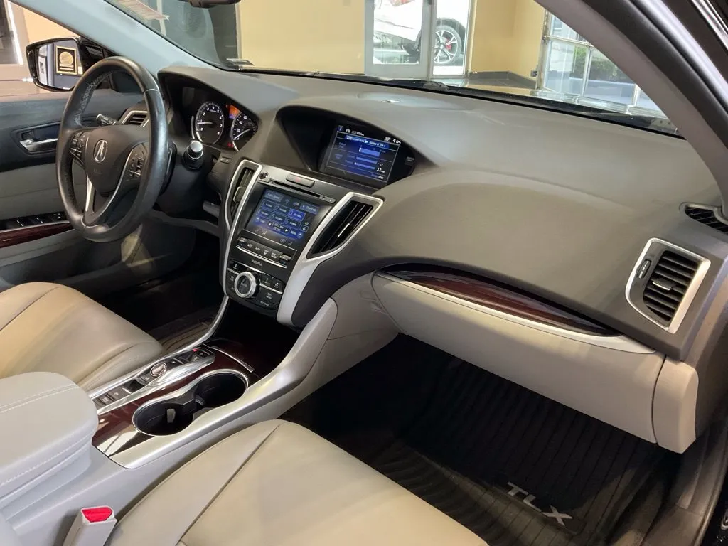Acura TLX photo 19