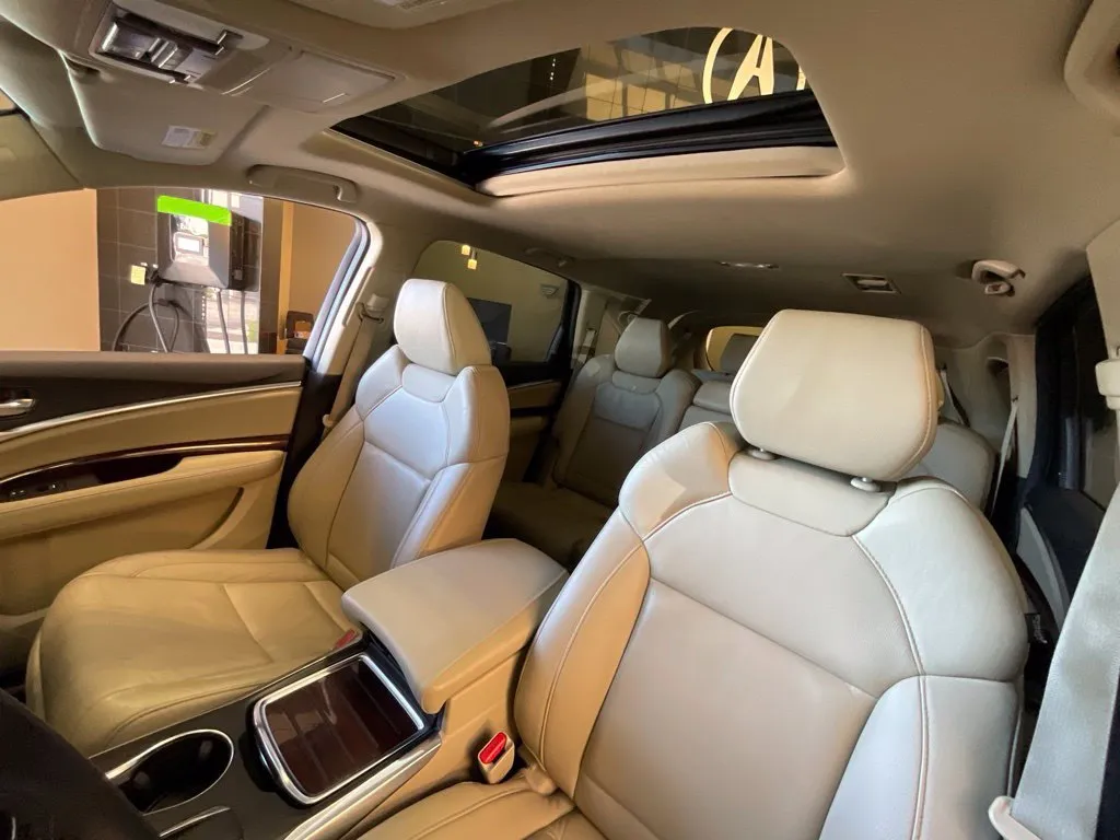 Acura MDX photo 10