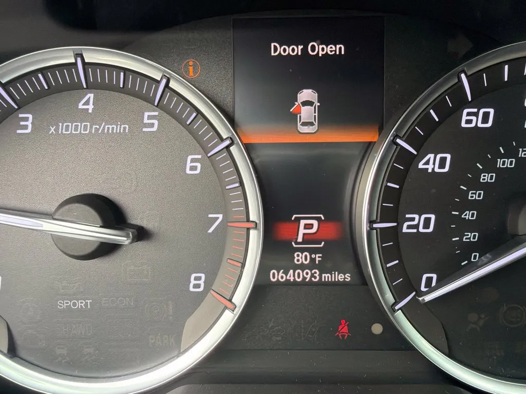 Acura TLX photo 8