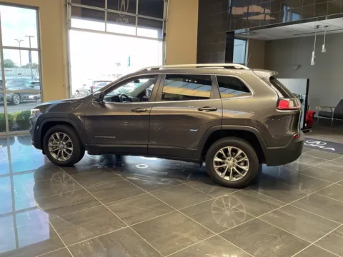 More photos of 2020 Jeep Cherokee Latitude Plus at Jay Wolfe Acura, MO