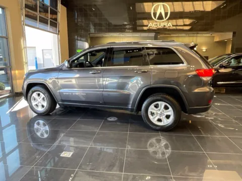 More photos of 2017 Jeep Grand Cherokee Laredo at Jay Wolfe Acura, MO
