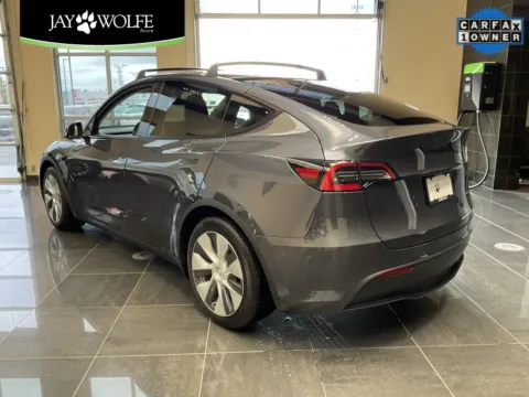 More photos of 2021 Tesla Model Y Long Range at Jay Wolfe Acura, MO