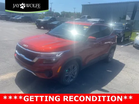 Orange 2023 Kia Seltos S for sale in Kansas City, MO