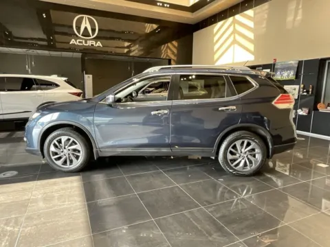 More photos of 2016 Nissan Rogue SL at Jay Wolfe Acura, MO