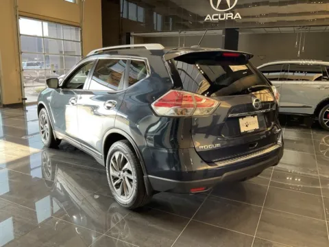 More photos of 2016 Nissan Rogue SL at Jay Wolfe Acura, MO
