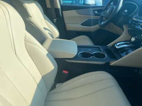 More photos of 2025 Acura MDX at Jay Wolfe Acura, MO