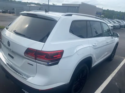 More photos of 2021 Volkswagen Atlas 3.6L V6 SEL at Jay Wolfe Acura, MO