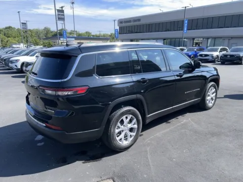 More photos of 2022 Jeep Grand Cherokee L Limited at Jay Wolfe Acura, MO
