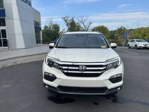 Photos of 2018 Honda Pilot Touring for sale in Kansas City, MO at Jay Wolfe Acura