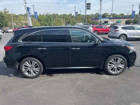 More photos of 2018 Acura MDX w/Technology Pkg at Jay Wolfe Acura, MO