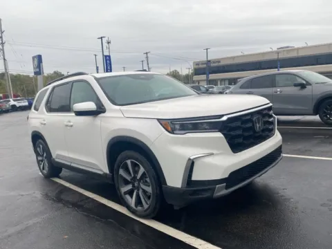 Photos of 2025 Honda Pilot Touring for sale in Kansas City, MO at Jay Wolfe Acura