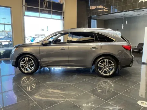 More photos of 2017 Acura MDX w/Advance Pkg at Jay Wolfe Acura, MO