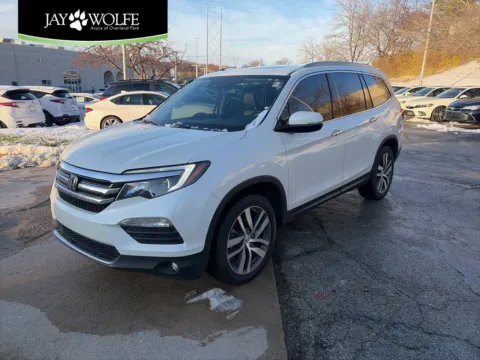 White 2017 Honda Pilot Touring for sale in Overland Park, KS