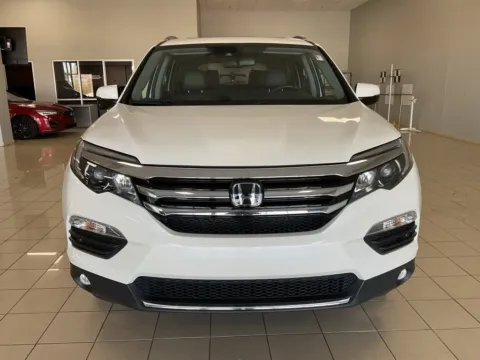 Photos of 2017 Honda Pilot Touring for sale in Overland Park, KS at Acura of Overland Park