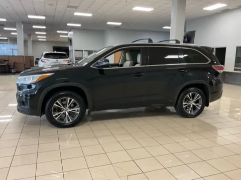 Another view of 2016 Toyota Highlander XLE for sale in Overland Park, KS at Acura of Overland Park