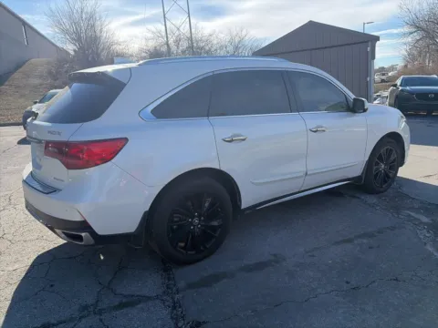 More photos of 2017 Acura MDX w/Advance Pkg at Acura of Overland Park, KS