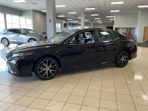 More photos of 2024 Toyota Camry SE at Acura of Overland Park, KS