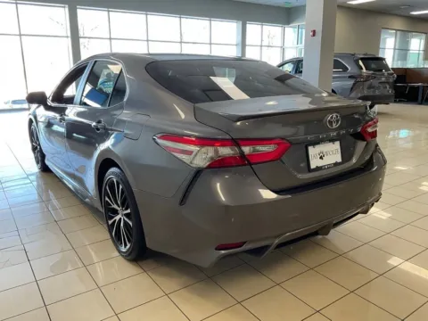 More photos of 2018 Toyota Camry SE at Acura of Overland Park, KS