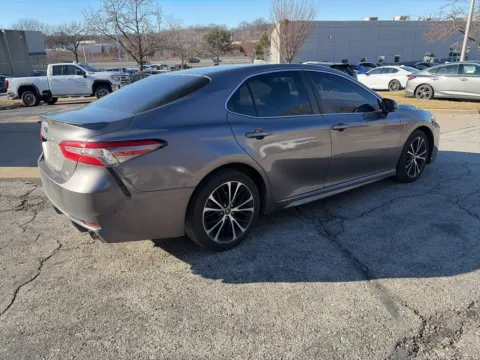 More photos of 2018 Toyota Camry SE at Acura of Overland Park, KS