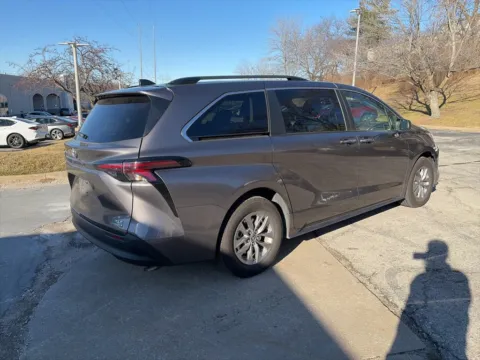 More photos of 2023 Toyota Sienna XLE at Acura of Overland Park, KS